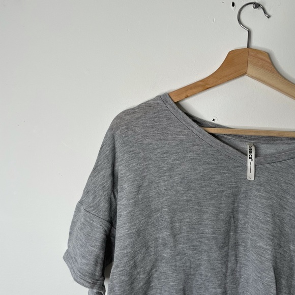 Tresics gray tee shirt large shirt sleeve top - Picture 3 of 9